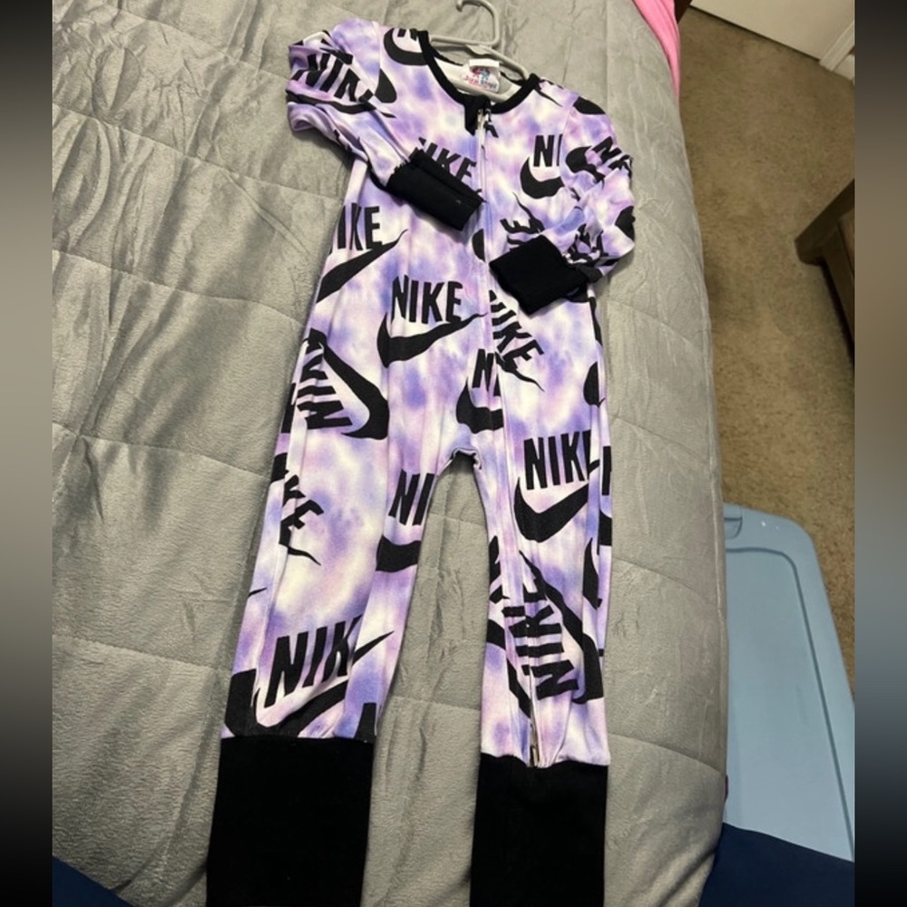 One piece zipper